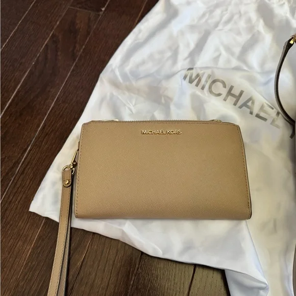Michael Kors purse and wallet - Picture 4 of 16